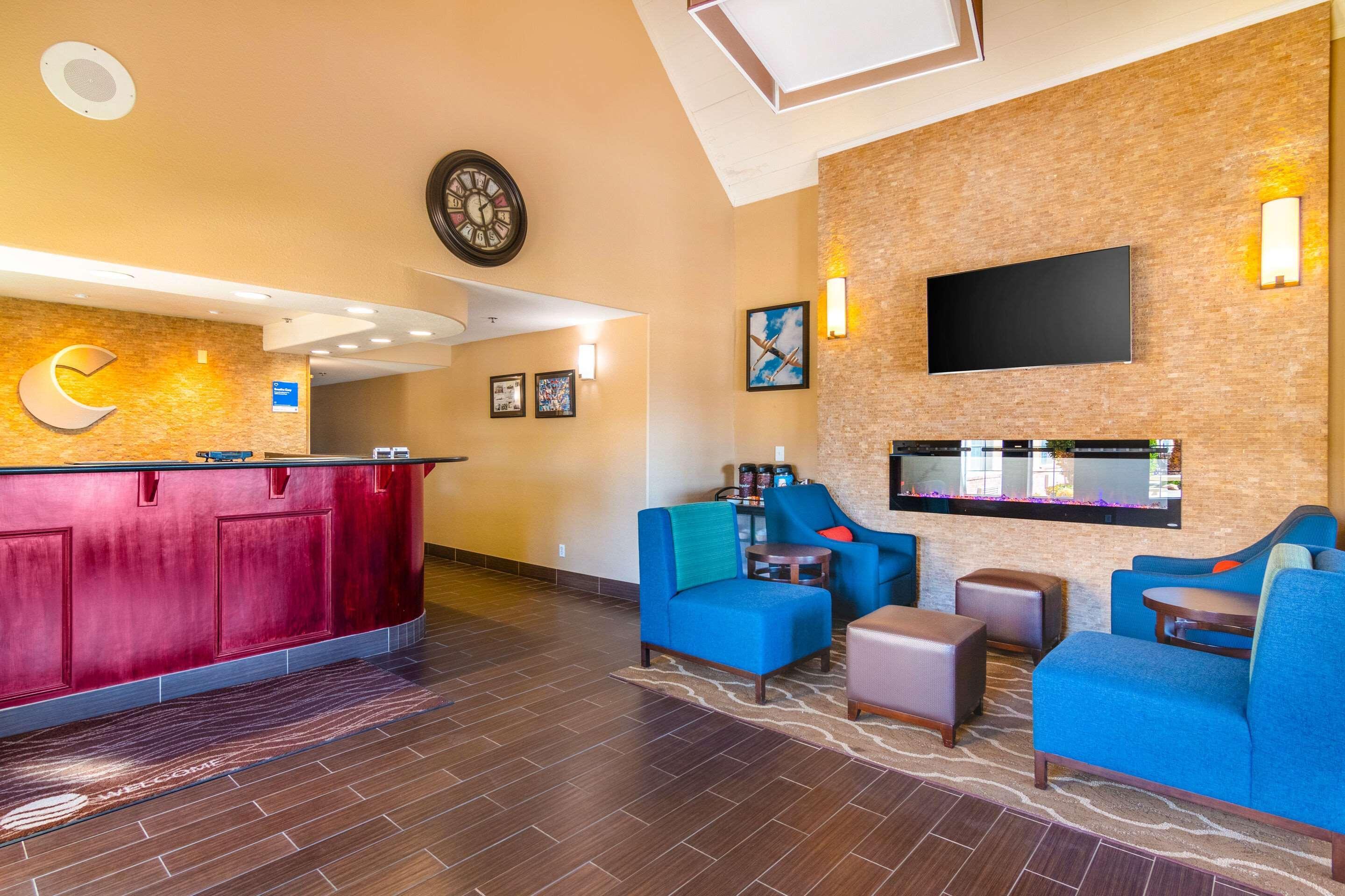 Comfort Inn & Suites Мохаве Экстерьер фото